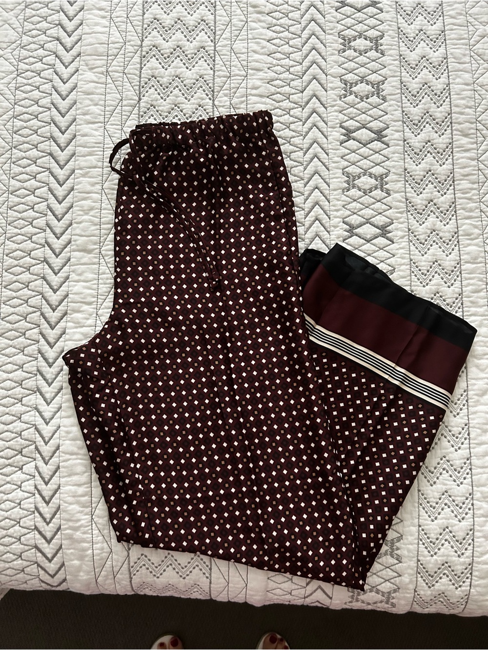 H&M Burgundy Geometric Print Drawstring Lounge Pants